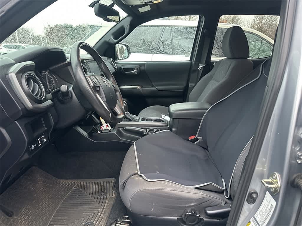 Thumbnail: 2017 Toyota Tacoma - 7