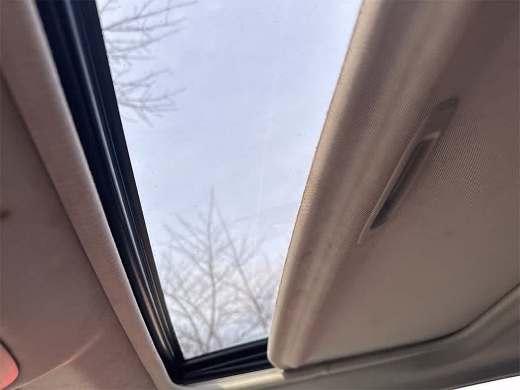 Thumbnail: 2017 Toyota RAV4 - 16