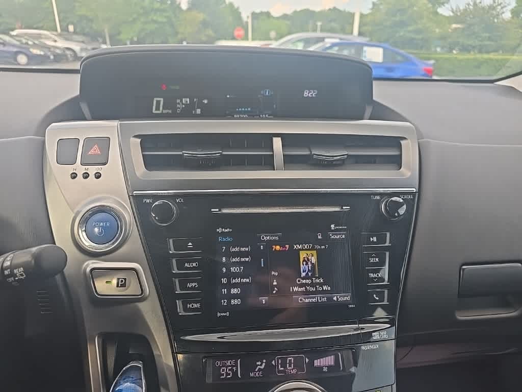 Thumbnail: 2017 Toyota Prius v - 10