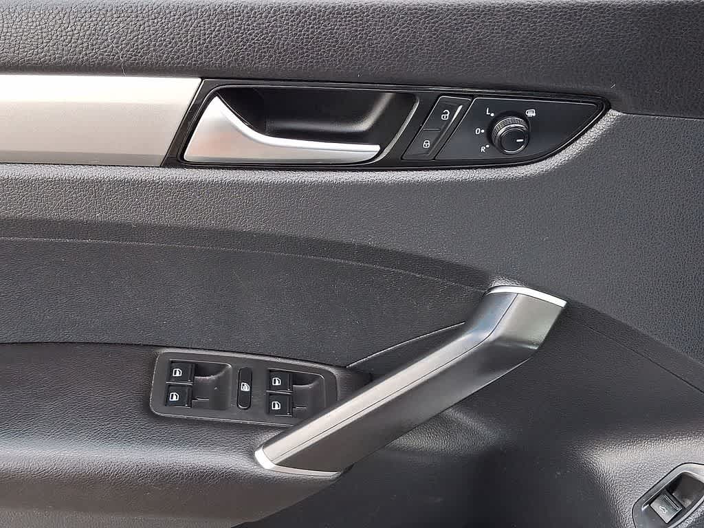 Thumbnail: 2020 Volkswagen Passat - 10