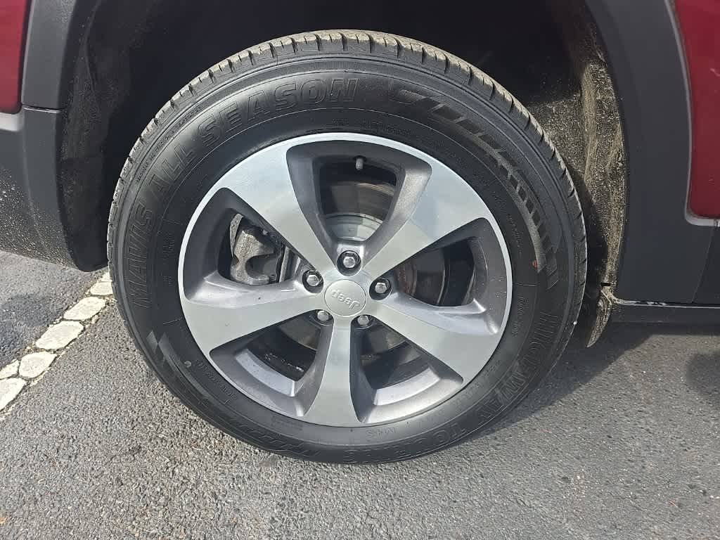 Thumbnail: 2019 Jeep Cherokee - 10