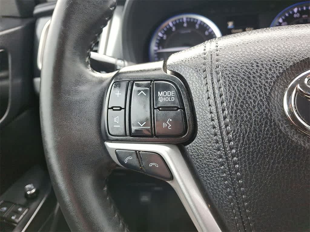 Thumbnail: 2019 Toyota Highlander - 17