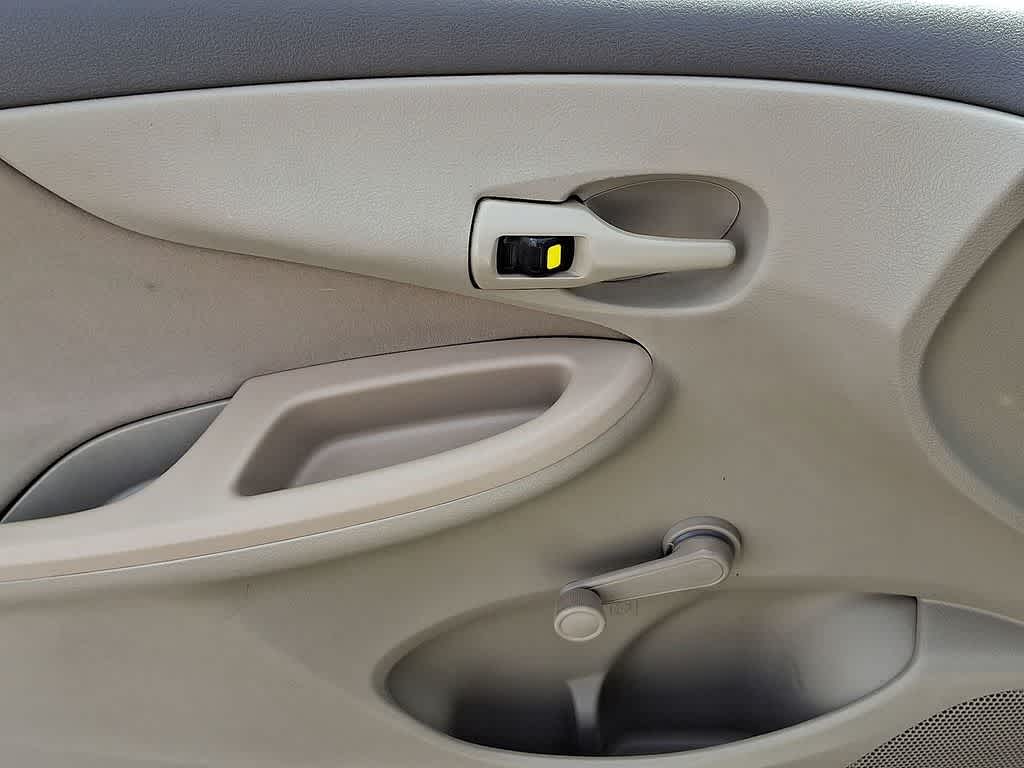 Thumbnail: 2010 Toyota Corolla - 10