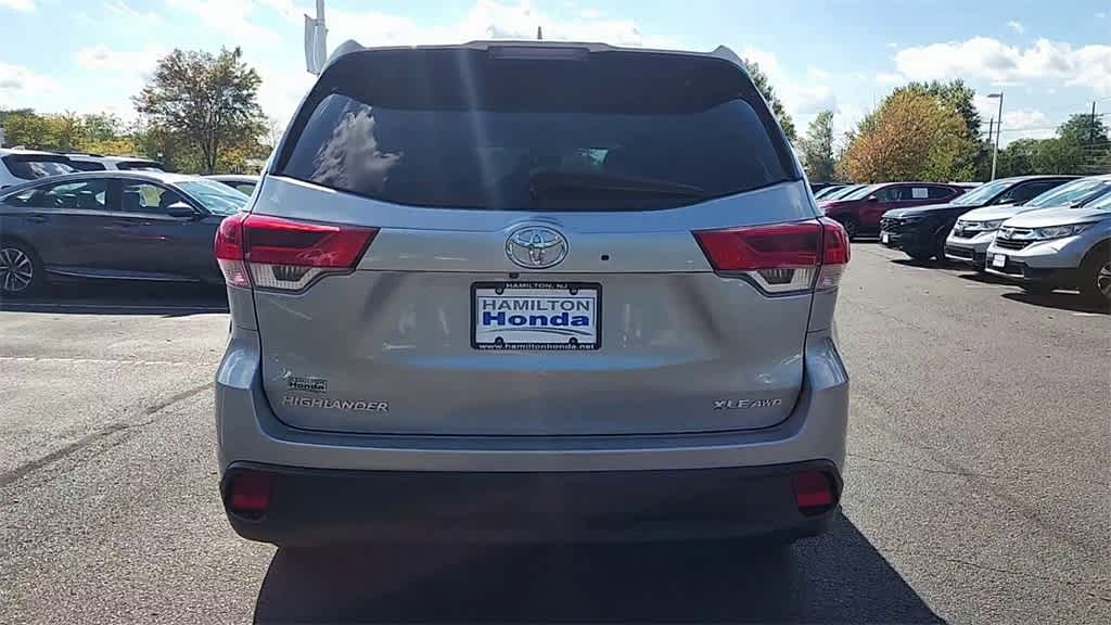 Thumbnail: 2019 Toyota Highlander - 7