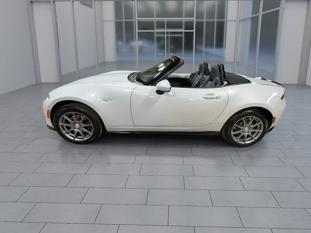 Thumbnail: 2017 Mazda MX-5 Miata - 5
