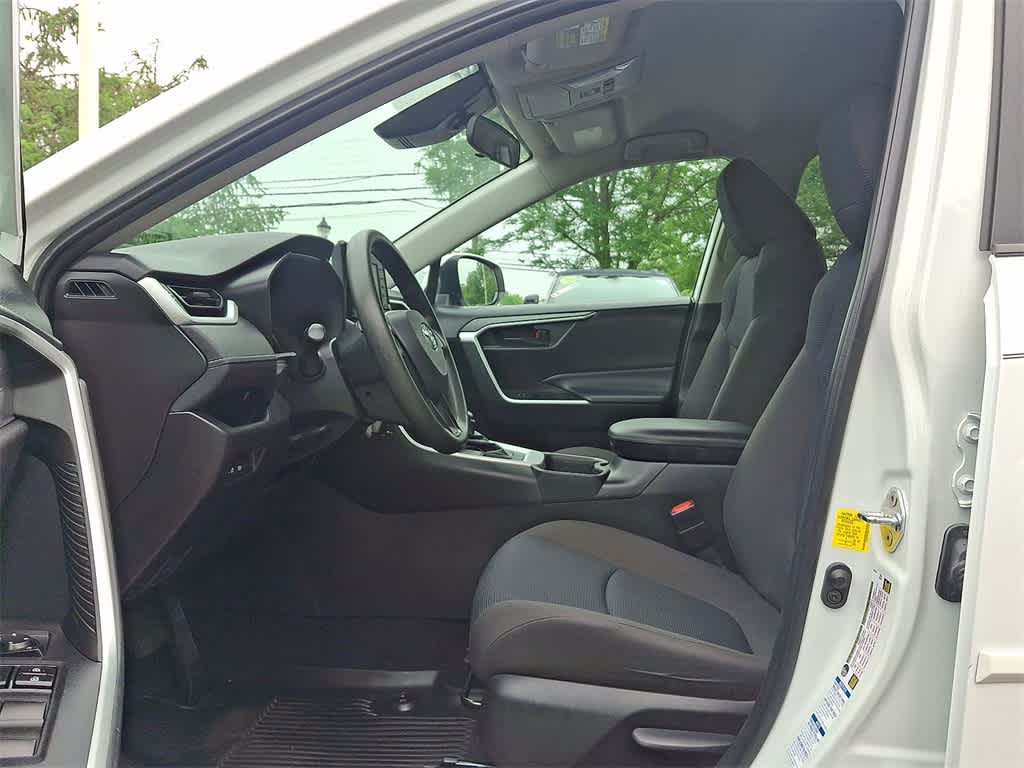 2022 Toyota RAV4 LE 11