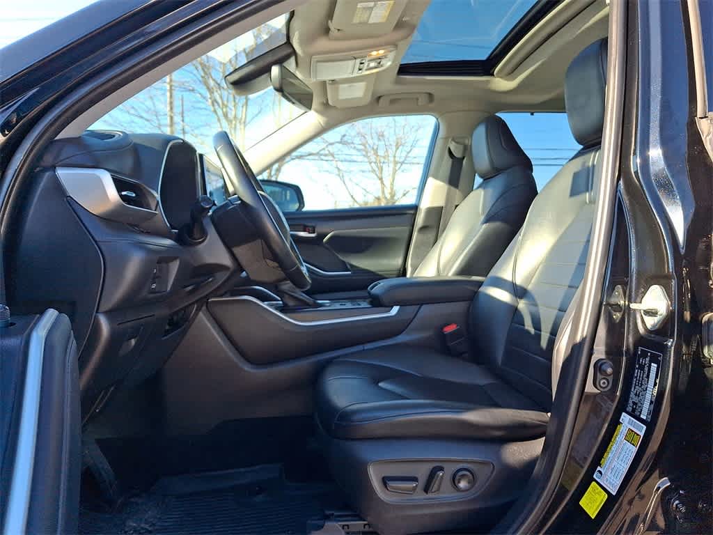 Thumbnail: 2021 Toyota Highlander - 11