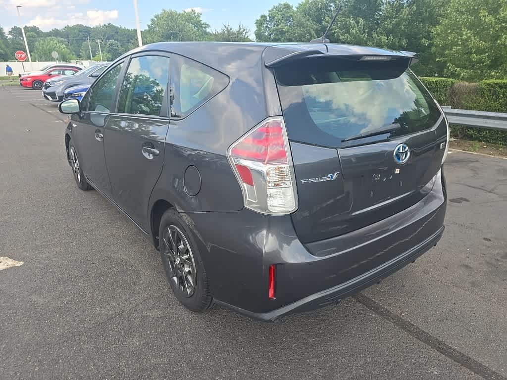 Thumbnail: 2017 Toyota Prius v - 6