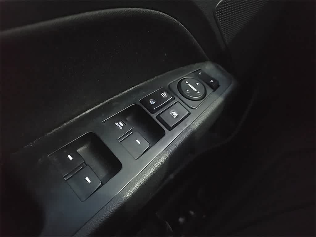 Thumbnail: 2019 Hyundai Elantra - 19