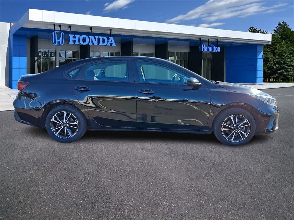 Thumbnail: 2022 Kia Forte - 25