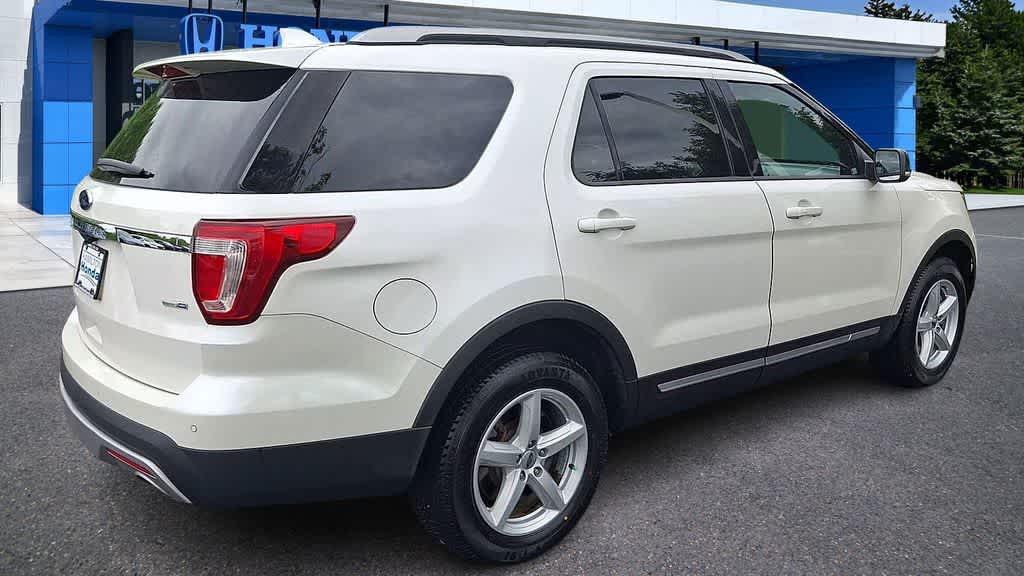 Thumbnail: 2017 Ford Explorer - 8
