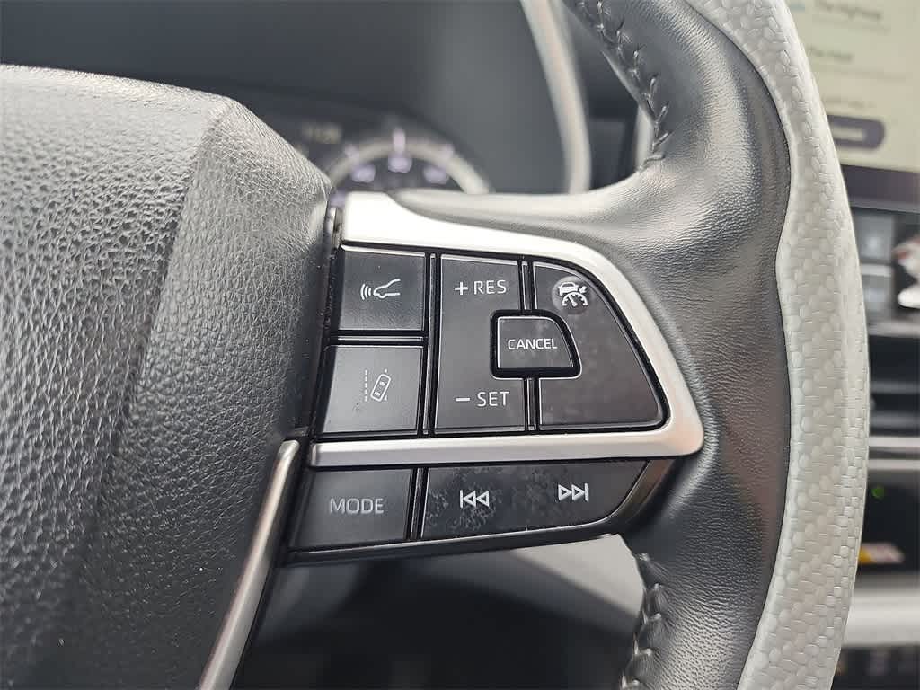 Thumbnail: 2023 Toyota Highlander - 24