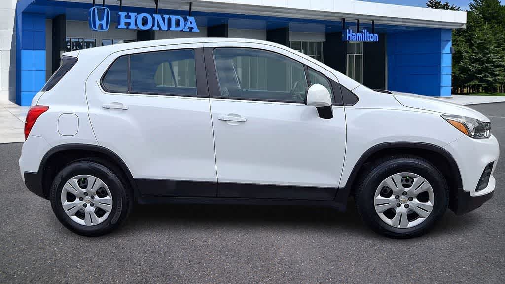 Thumbnail: 2017 Chevrolet Trax - 9