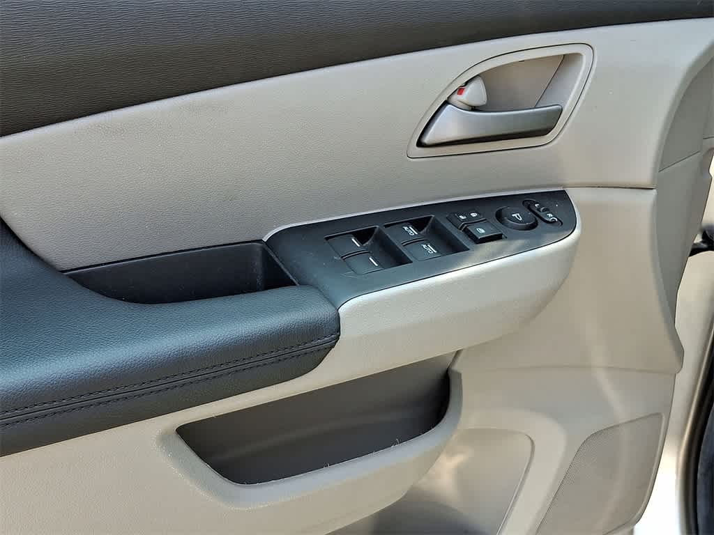 Thumbnail: 2012 Honda Odyssey - 10