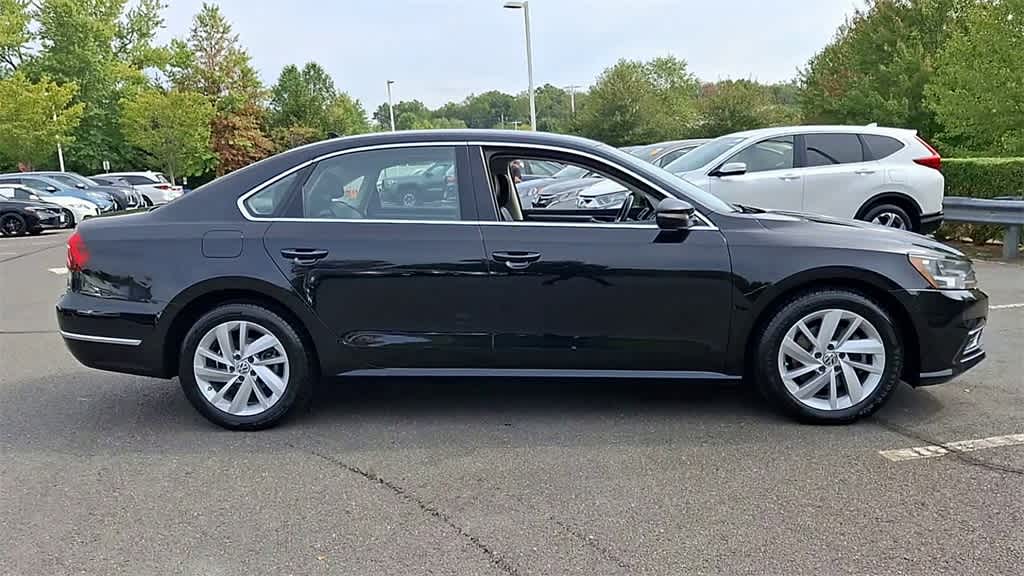 Thumbnail: 2018 Volkswagen Passat - 9