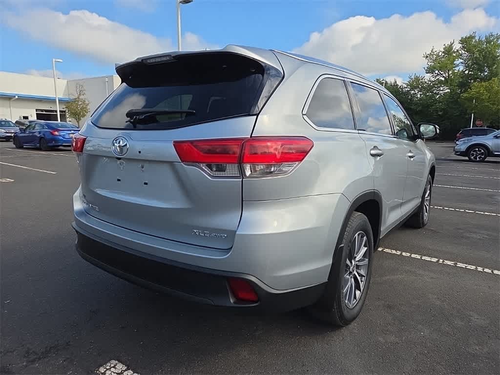 Thumbnail: 2019 Toyota Highlander - 5