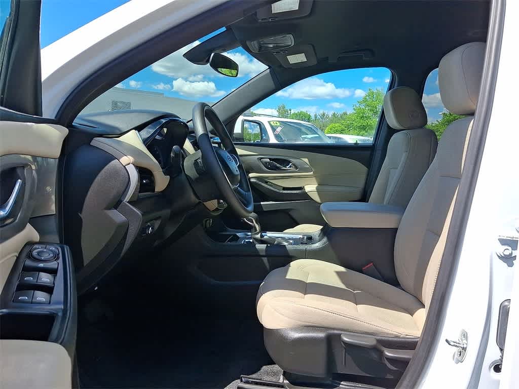 2023 Chevrolet Traverse LS 11
