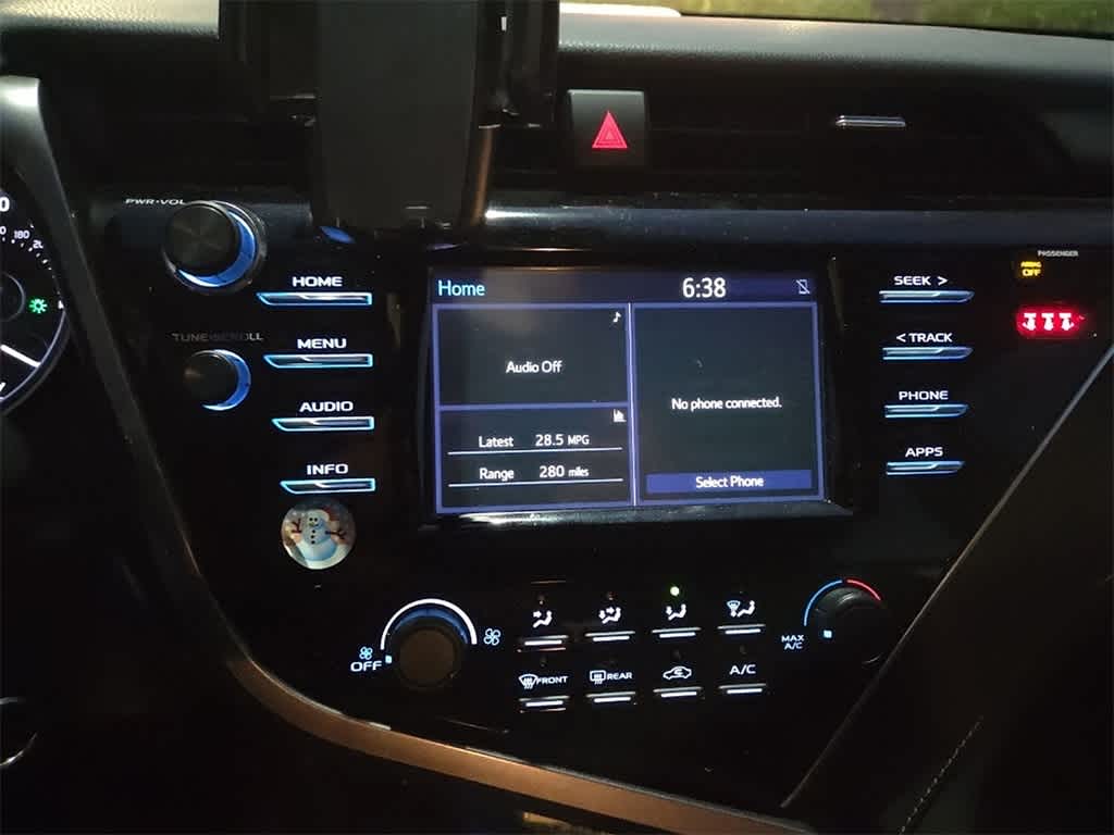 Thumbnail: 2018 Toyota Camry - 10