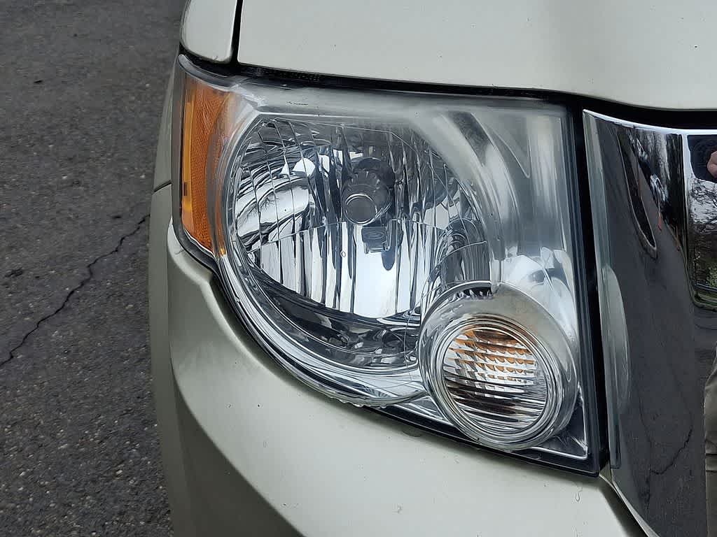 Thumbnail: 2010 Ford Escape - 27