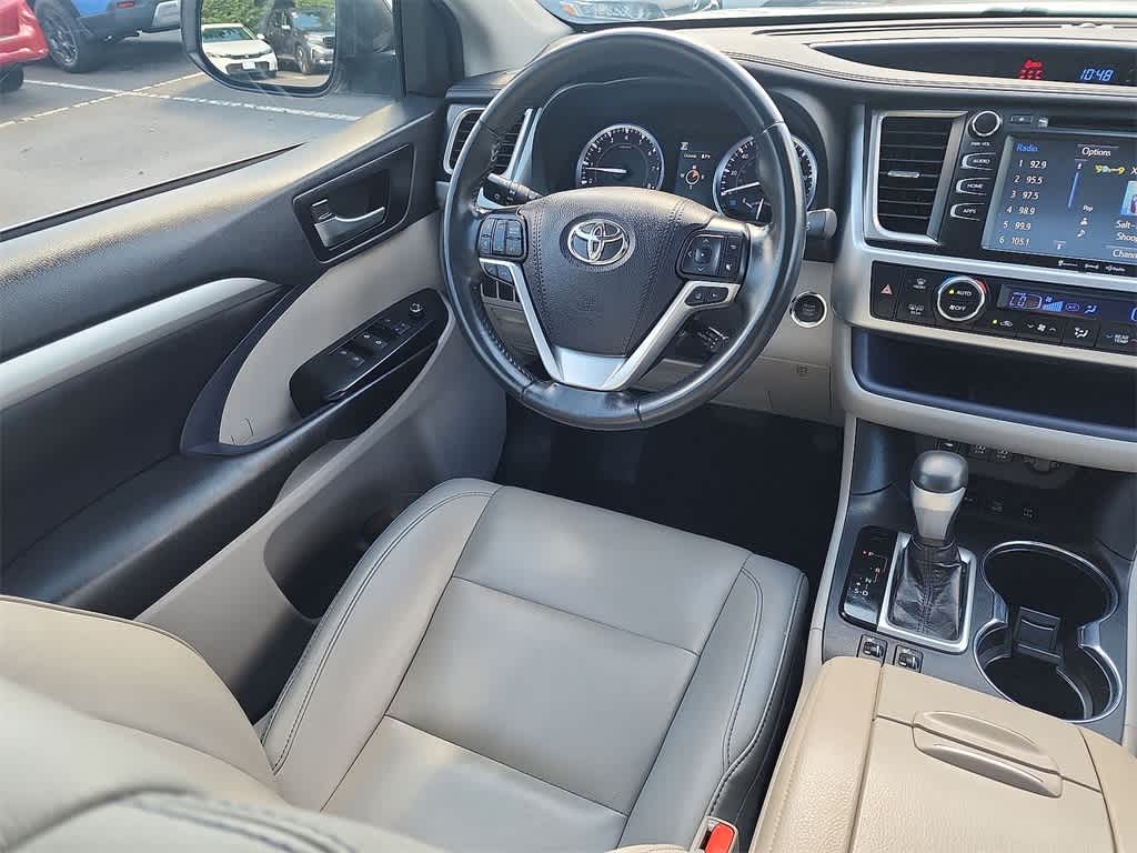 Thumbnail: 2019 Toyota Highlander - 15