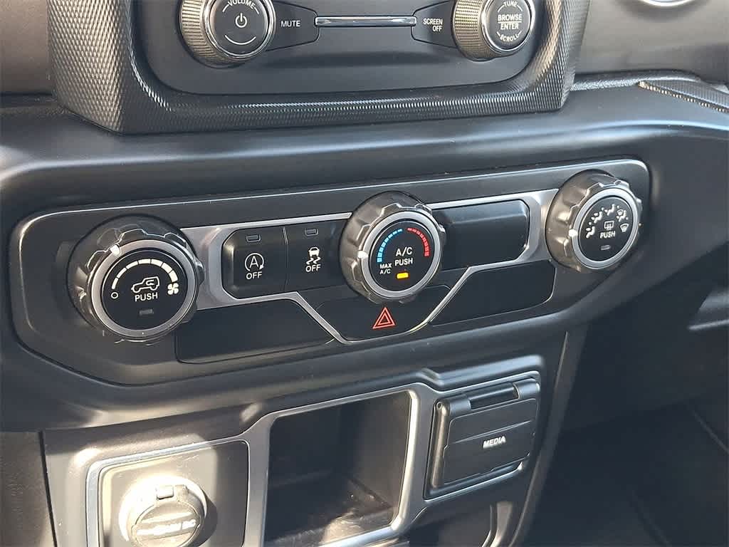 Thumbnail: 2018 Jeep Wrangler - 18