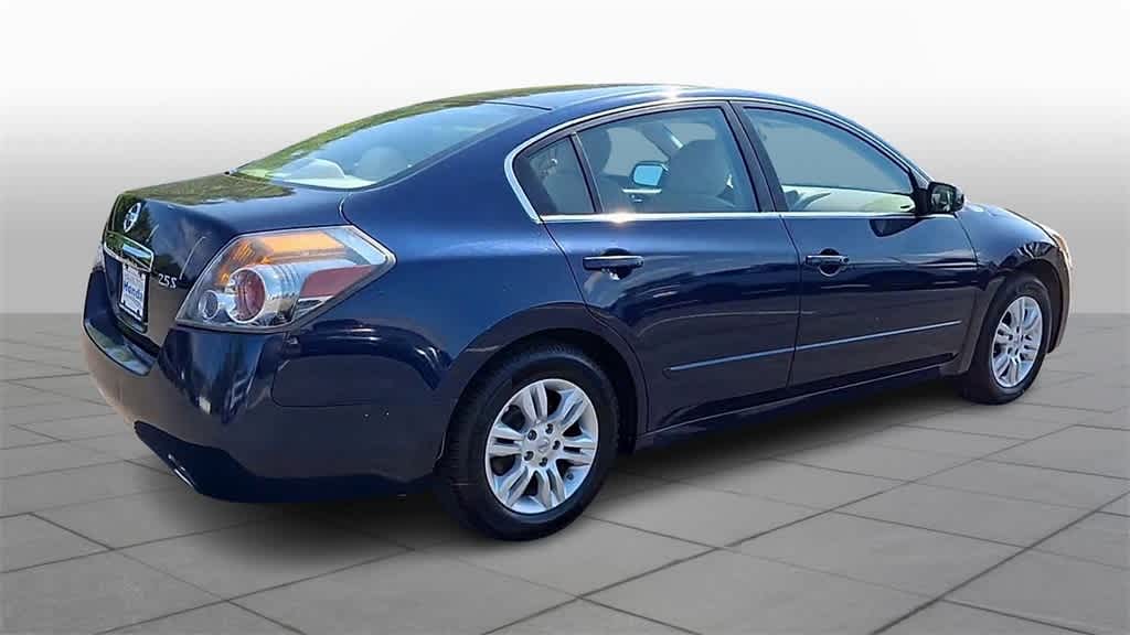 Thumbnail: 2011 Nissan Altima - 8