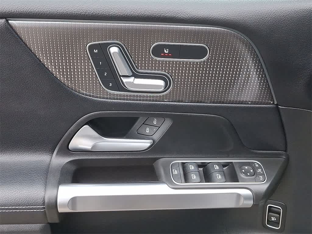 Thumbnail: 2021 Mercedes-Benz GLB - 10