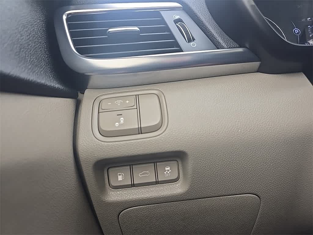 Thumbnail: 2017 Kia Optima - 16