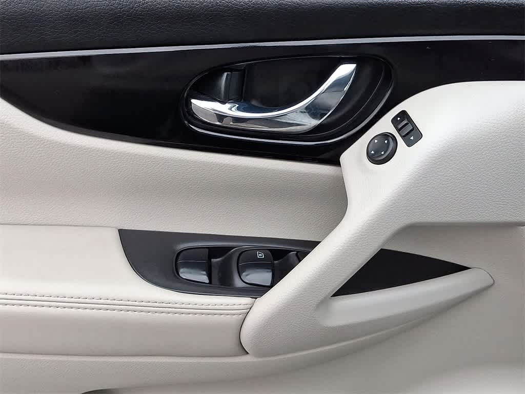 Thumbnail: 2019 Nissan Rogue Sport - 10