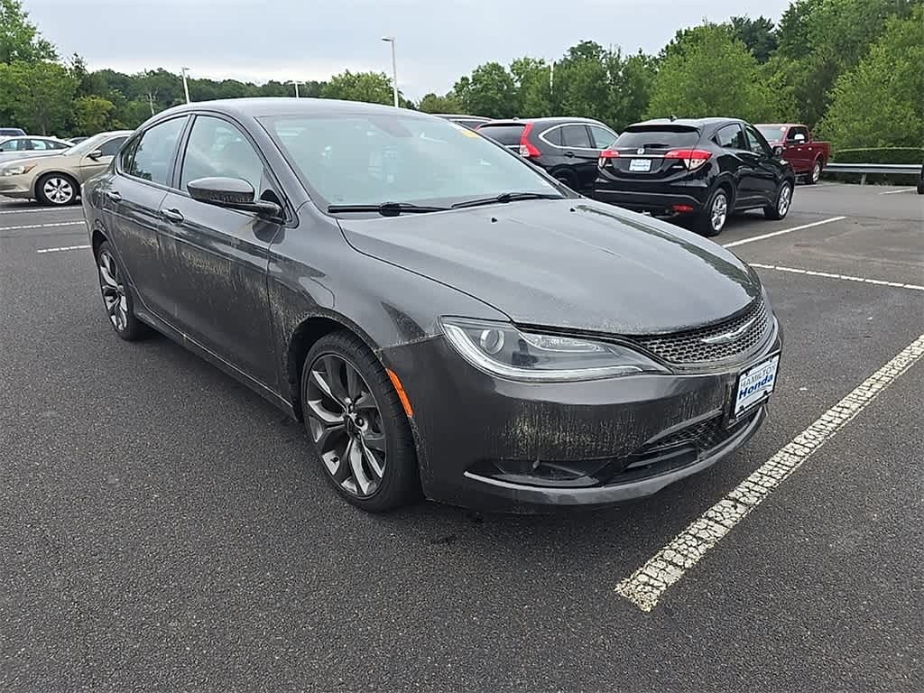 Thumbnail: 2016 Chrysler 200 - 3