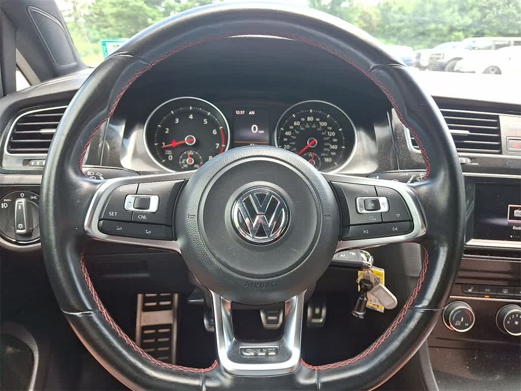 Thumbnail: 2015 Volkswagen Golf - 16