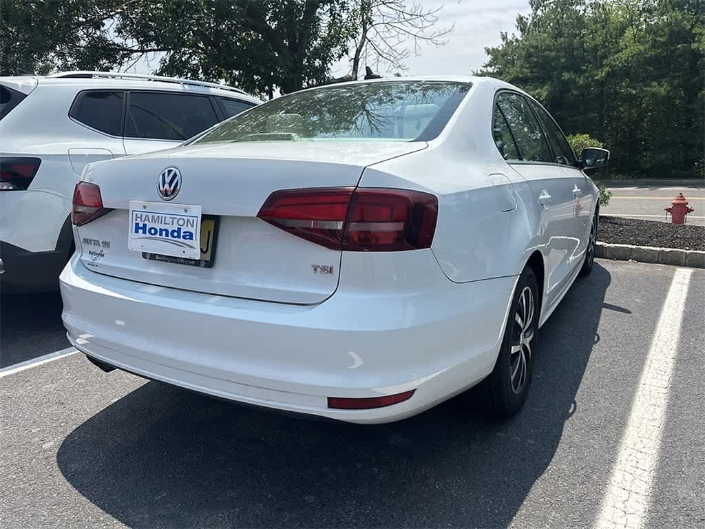 Thumbnail: 2017 Volkswagen Jetta - 4
