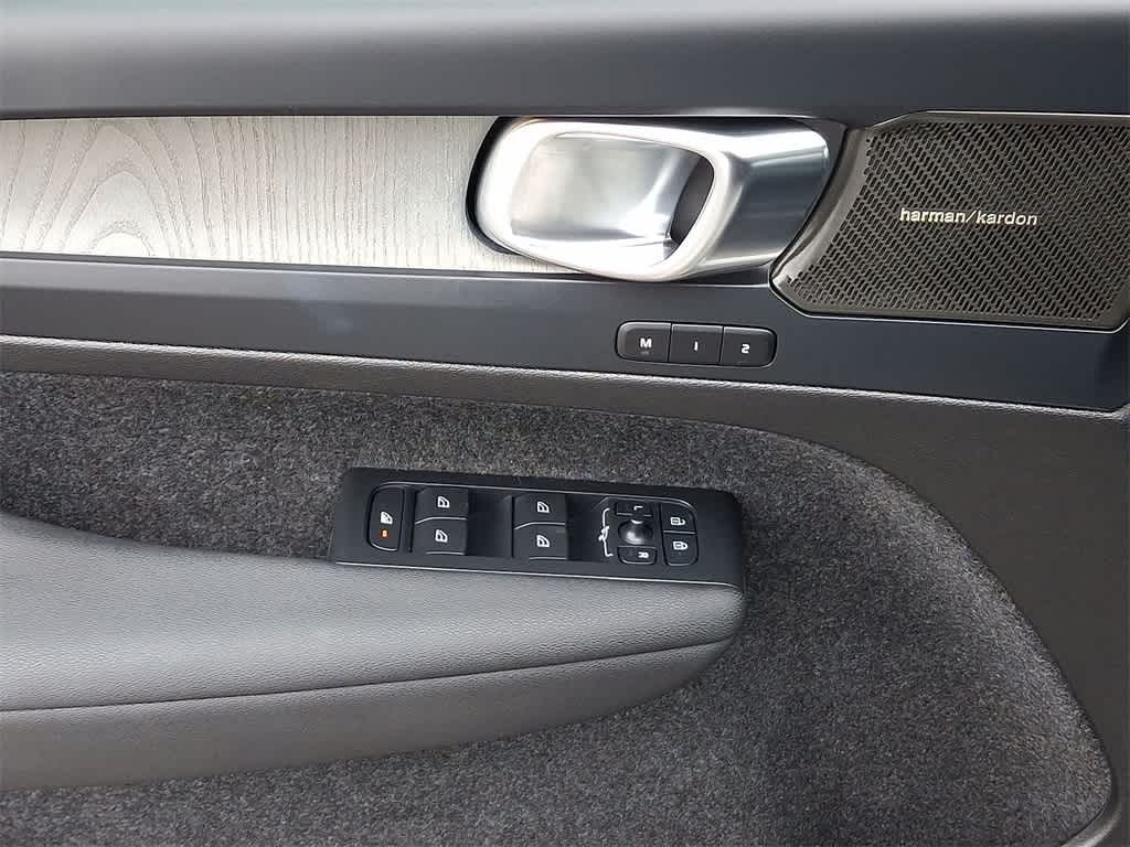 Thumbnail: 2023 Volvo XC40 - 10