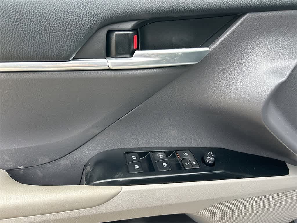 Thumbnail: 2018 Toyota Camry - 15