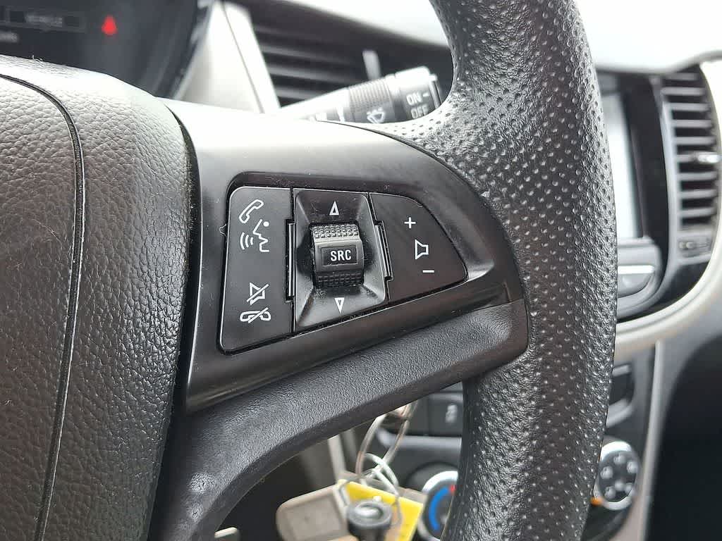 Thumbnail: 2017 Chevrolet Trax - 18