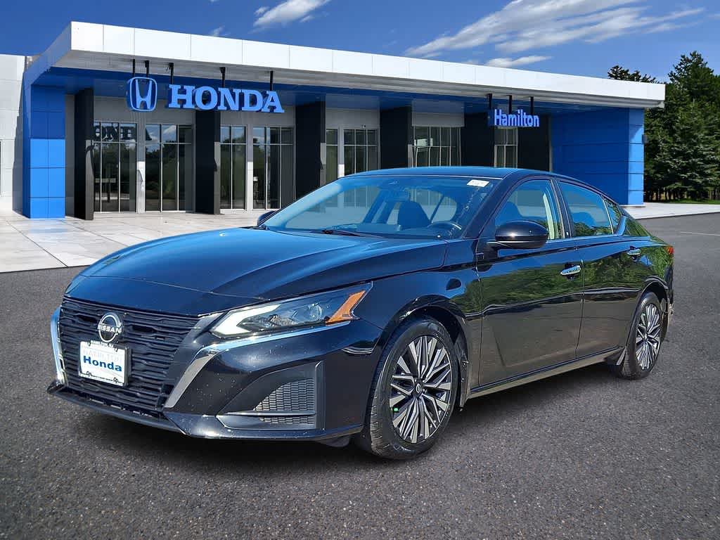 Thumbnail: 2023 Nissan Altima - 1