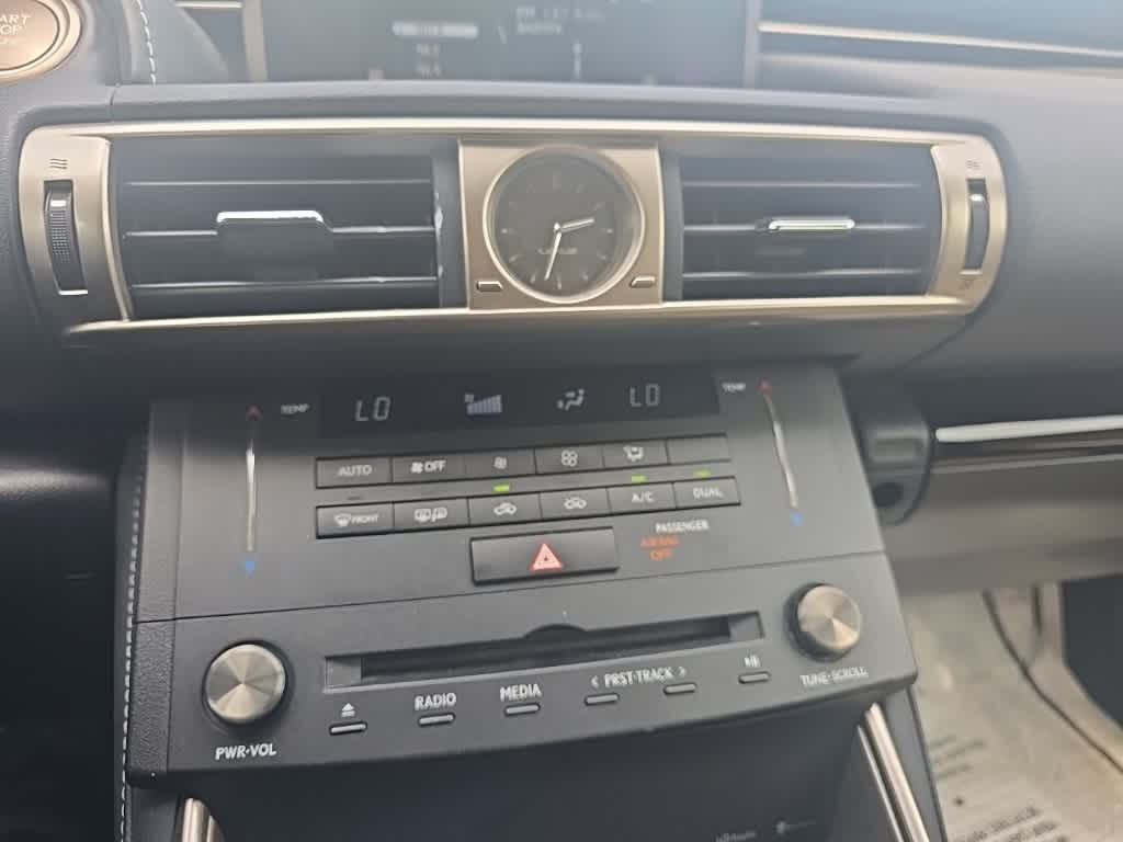 2016 Lexus IS 300 19