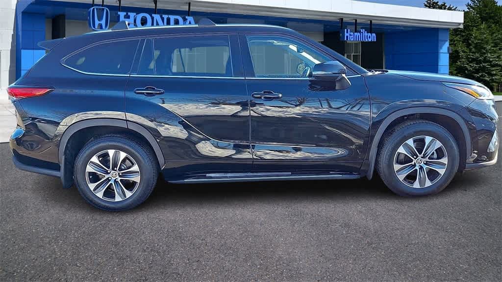 Thumbnail: 2021 Toyota Highlander - 9