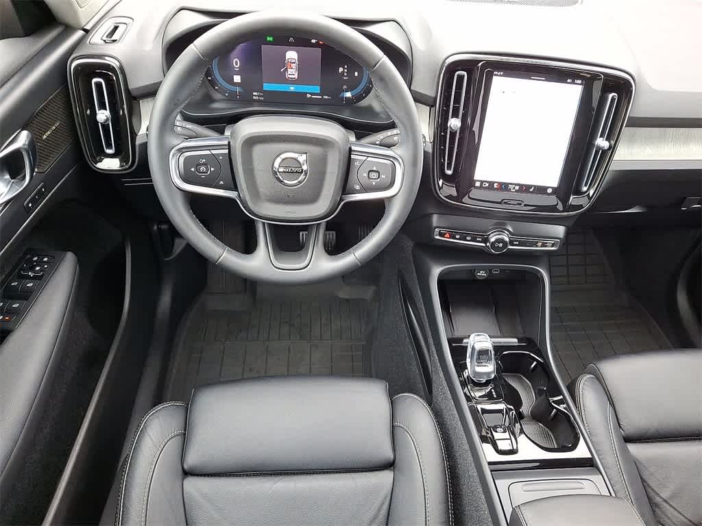 Thumbnail: 2023 Volvo XC40 - 21