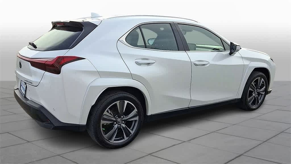 Thumbnail: 2023 Lexus UX - 8