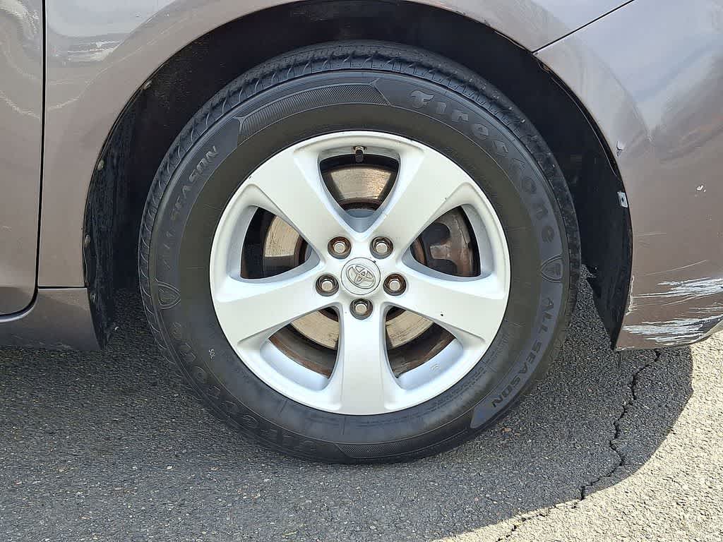 Thumbnail: 2011 Toyota Sienna - 26