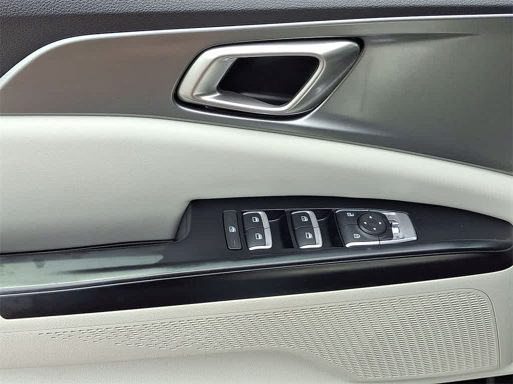 Thumbnail: 2023 Kia Carnival - 10