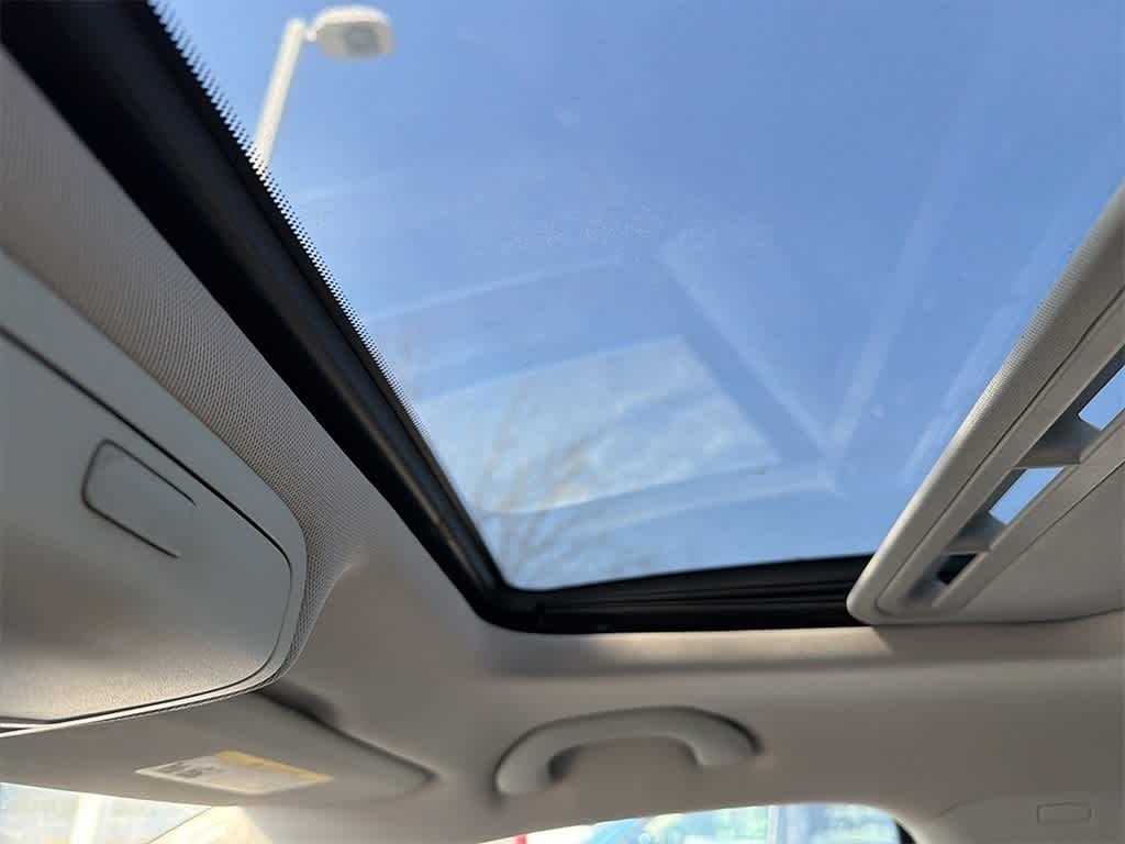 Thumbnail: 2012 Volkswagen Passat - 12