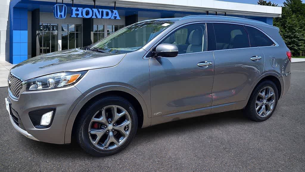 Thumbnail: 2016 Kia Sorento - 4
