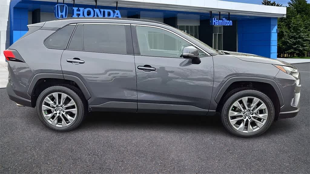 Thumbnail: 2022 Toyota RAV4 - 8