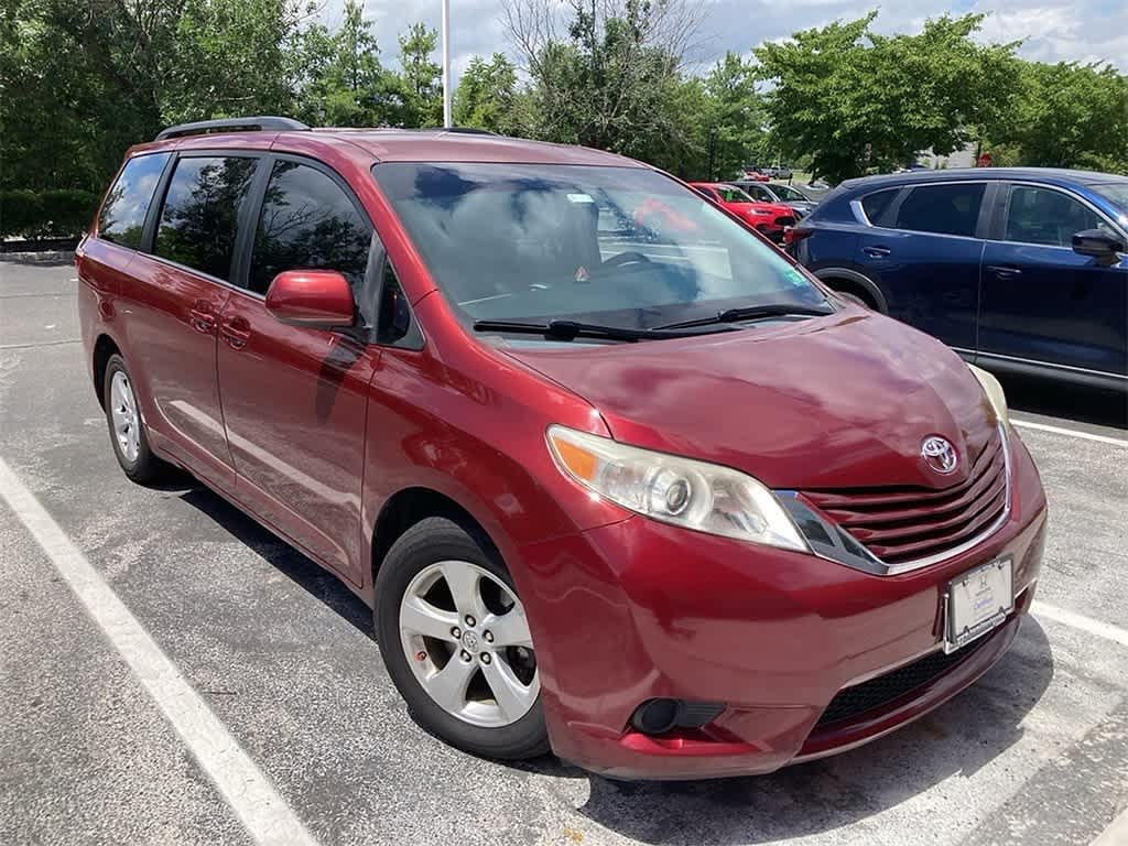 Thumbnail: 2015 Toyota Sienna - 3