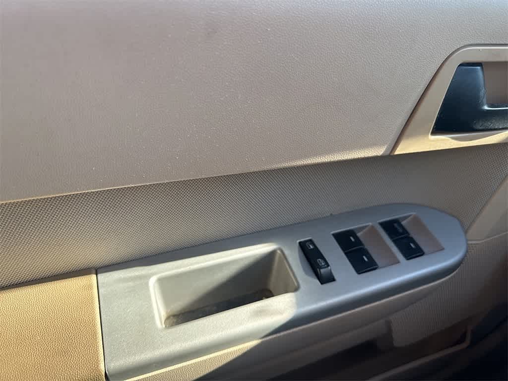 Thumbnail: 2010 Ford Escape - 22