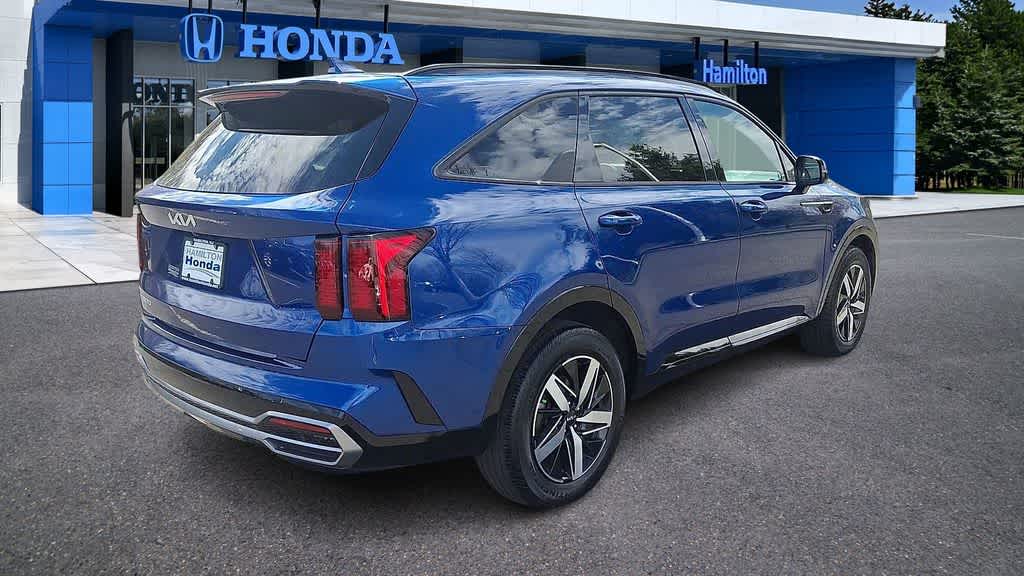 Thumbnail: 2023 Kia Sorento - 8