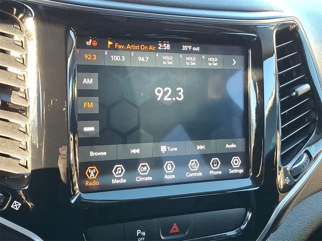 Thumbnail: 2019 Jeep Cherokee - 14