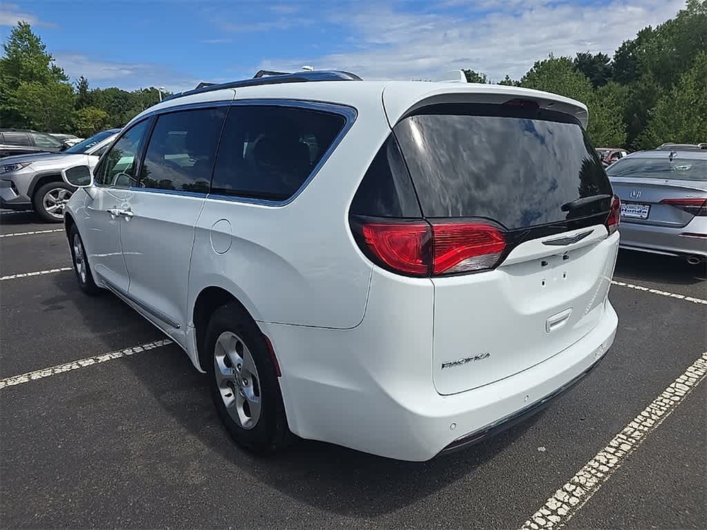 Thumbnail: 2017 Chrysler Pacifica - 6